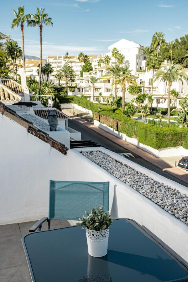 Captivating 2 Bedroom In Popular Nueva Andalucia Close To Centro Plaza Apartamento *